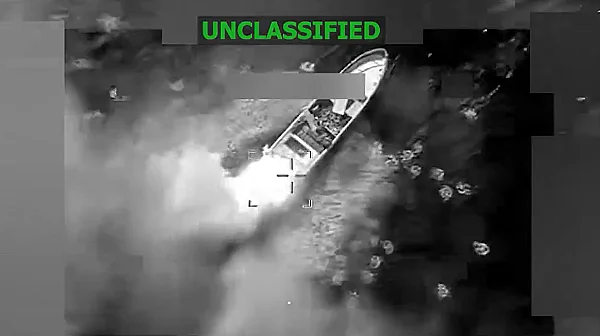 Двама убити при нов американски удар по плавателен съд в Тихия океан