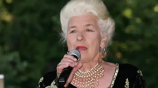 Абсурдно – изписаха голямата певица Янка Рупкина в кома