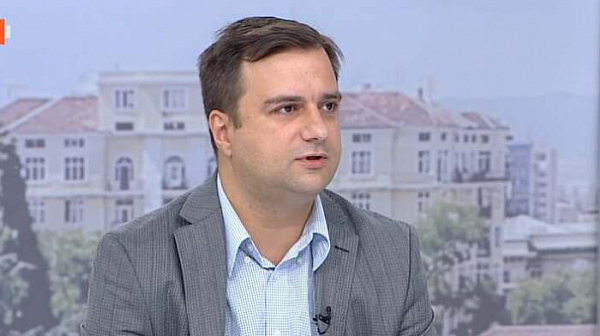 Политологът Б. Попиванов: Властта ”хвърля димки” за да обърка протестиращите
