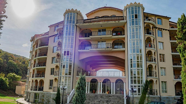 Собственик на жилище в ''Елените'': НАП ми го продаде, сега кой ще ме обезщети