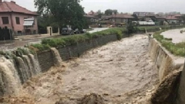 Глобалното затопляне заплашва България с по-чести суши, наводнения и пожари