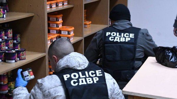 Задържаха трима с над 400 кг тютюн за наргиле без бандерол в София