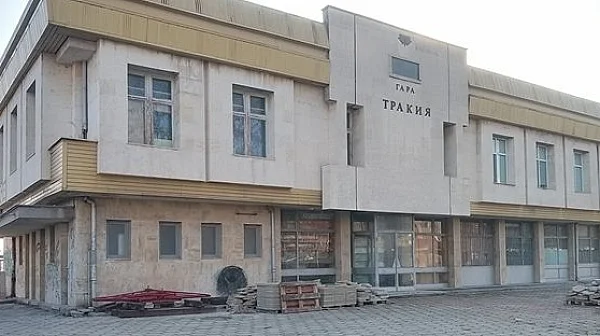 Дрогиран и пиян заплашва жени на гара в Пловдив