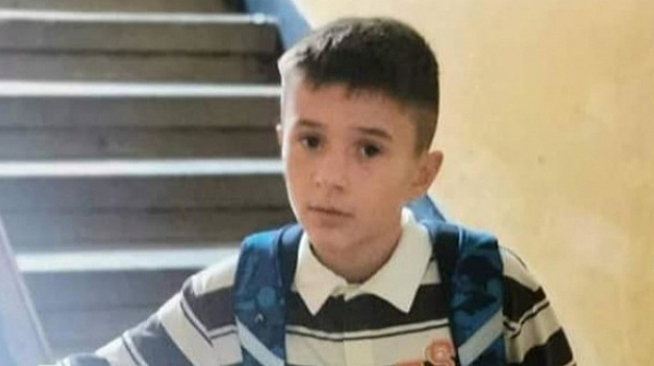 Още няма следа от 12-годишния Александър, стотици продължават издирването