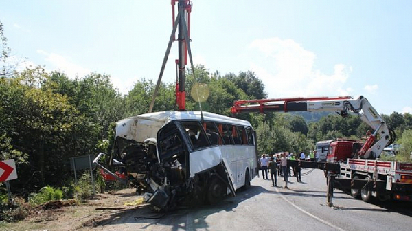 Петима загинали и 38 ранени при нов инцидент с автобус в Турция