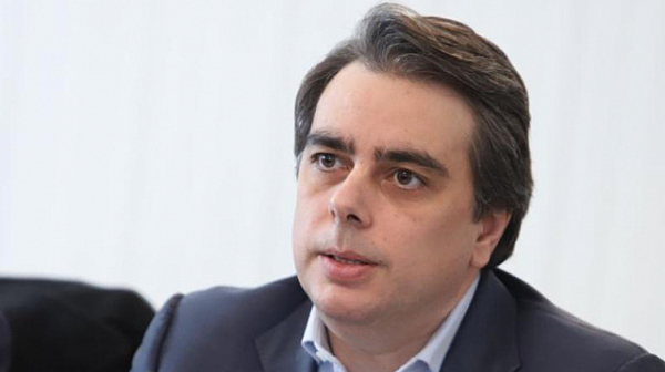 Асен Василев обвини служебната власт за загуба на евросредства