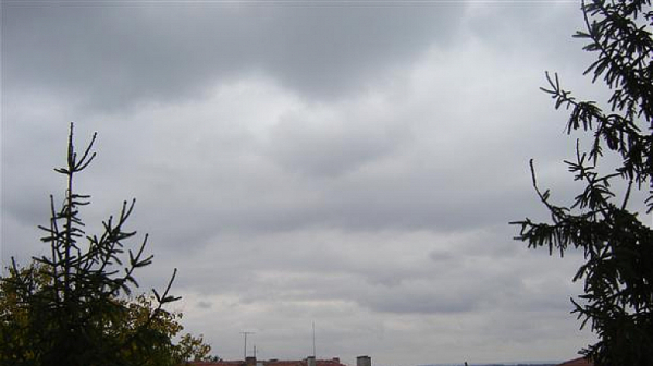 Облаци над страната, сняг в планините: Типичен ноемврийски понеделник