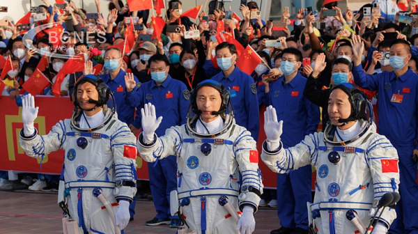 11 дни срещу 9 месеца: Как китайците засрамиха НАСА