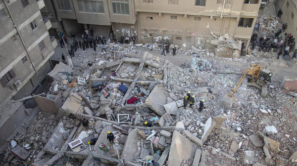 Голяма сграда се срути в Кайро, 8 души са загинали