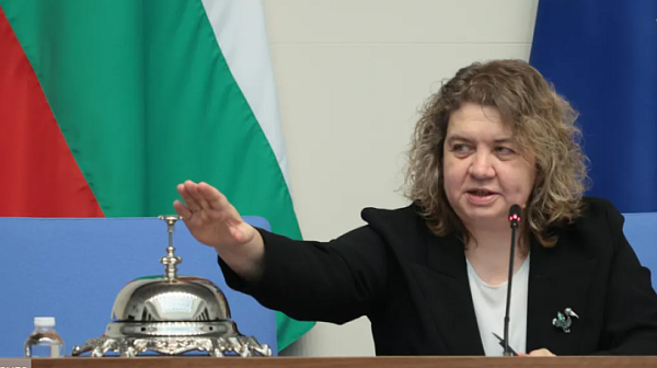 Конституционният съд: Киселова неправомерно е спряла референдума за еврото