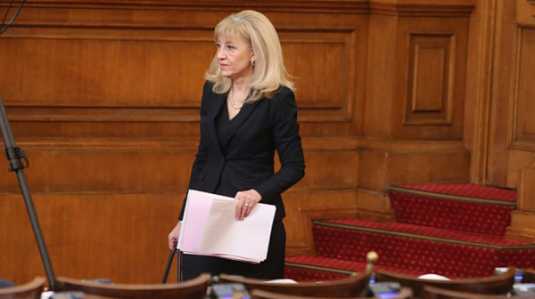 Петя Аврамова говори пред Комисията по ревизия
