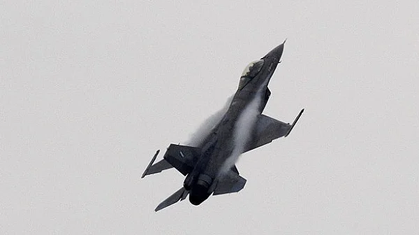 Недостиг на ракети от САЩ спряла украинските F-16 да свалят дронове