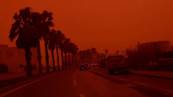 Циклонът Ерминио блокира голяма част от Гърция, червеният прах покри още области