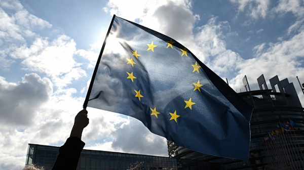 Българите и гърците най-малко одобряват подкрепата на ЕС за Украйна