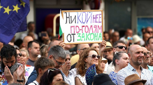 Протестът в София решен да окупира Орлов мост. Сарафов да освободи поста, настояват недоволните