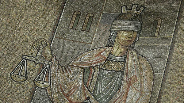 Задържаха учител по география за блудство с непълнолетни в Пловдив