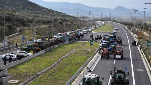 Гръцките фермери са в готовност за пълна транспортна блокада от неделя