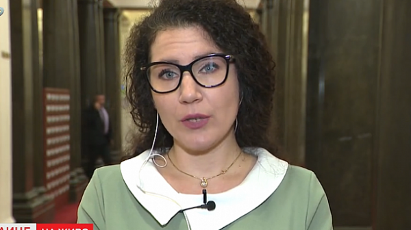 Калина Константинова: С трагикомичния цирк в парламента не се доближаваме до милиардите от EK,  а до изборните машинации