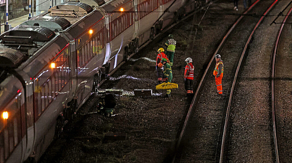 Нападателят от британския влак обвинен в 11 опита за убийство
