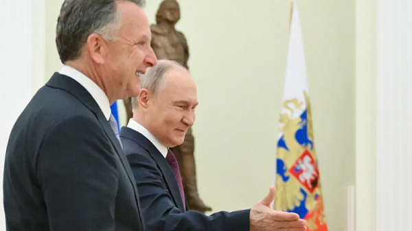 Изтекоха стенограми: Уиткоф съветва Ушаков как да „продава“ мирния план на Тръмп