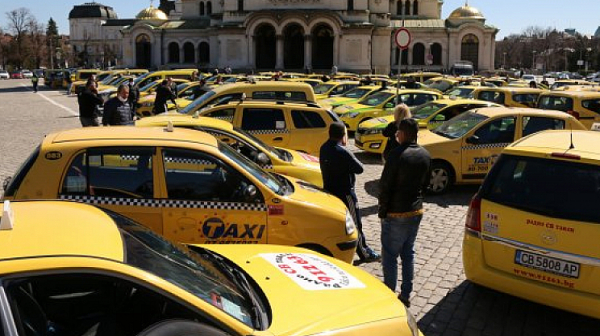 Такситата ще ни ”сурвакат” с по-високи цени от днес