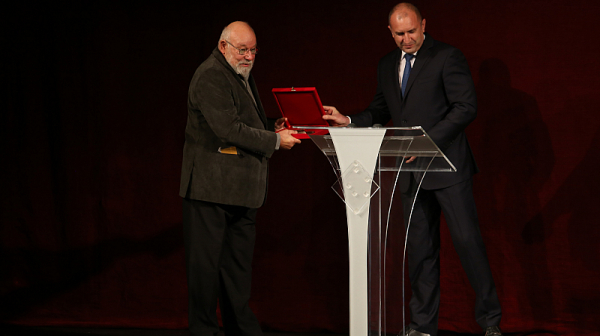 Владимир Зарев получи наградата за духовен принос на името на Вазов