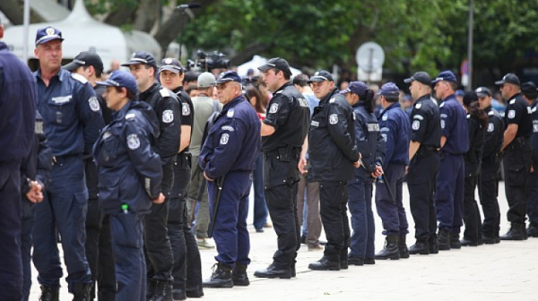 Много граждани са недоволни от полицаите, да излязат ли срещу тях?