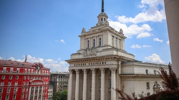 НС реши: България влиза във фонда за подкрепа на Украйна с 10 млн. евро