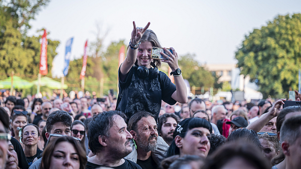 Hills of Rock, ден 1: Рок, по-горещ от асфалта в Пловдив