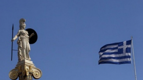 След критики в медиите: Гърция спря имунизацията на официални лица