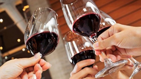 Празничният тост под въпрос: Колко алкохол е твърде много