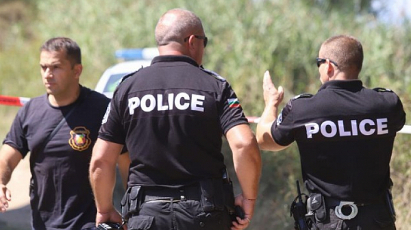 Полицаи с гневно-емоционален пост призовават за уважение към работата им