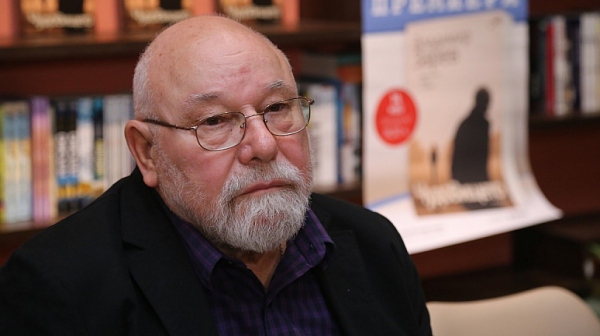 Писателят Владимир Зарев: Пандемията е опит да ни обезличи като в книгата на Оруел „1984“