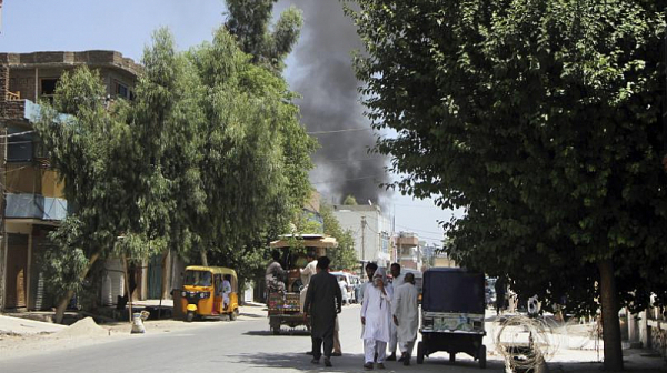 Над 30 убити при мощен взрив на кола бомба в Афганистан