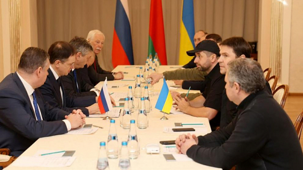 Втори опит: Русия и Украйна сядат на масата за преговори вероятно утре сутрин в Беловежката гора