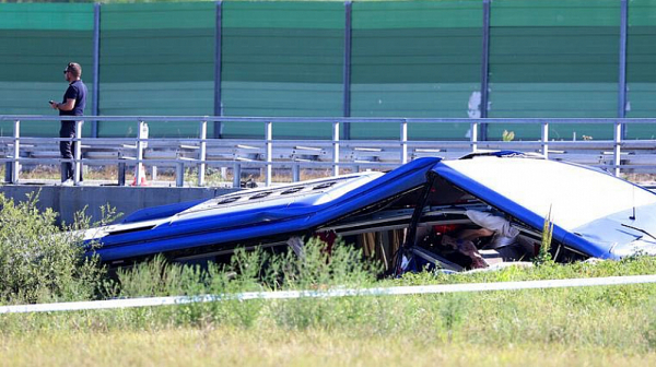 12 загинали и десетки ранени при автобусна катастрофа в Хърватия