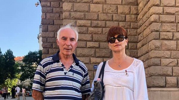 Пенсионер дарява обещаните от Борисов 150 лева за протестиращите