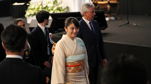 Японската принцеса се отказва от богатство, за да се омъжи за обикновен човек