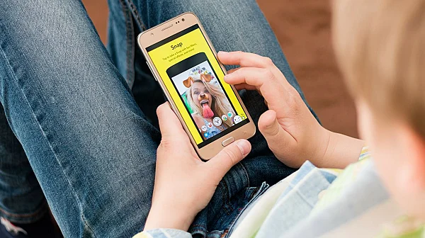 ЕС разследва Snapchat и порно сайтове заради риск за деца