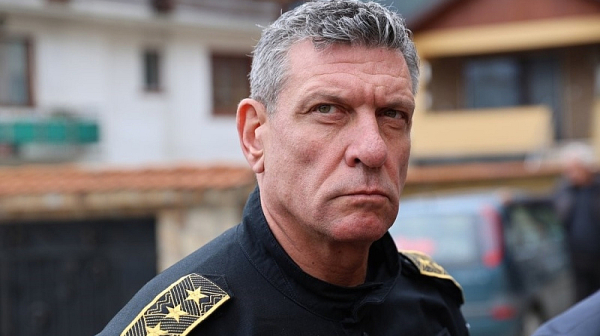 15 минути стигат, за да се разкрие телефонът със заплахите. Кандев обърка МВР със Сатиричния