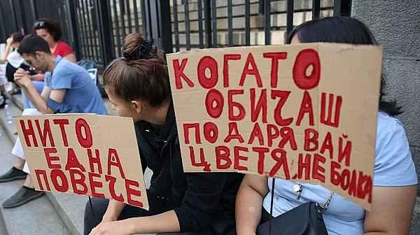 „Нито една повече“: Протест след обрата по делото за убийството на Евгения Владимирова