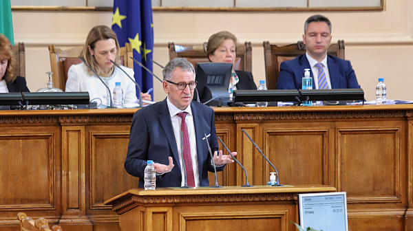 Министър Стойчо Кацаров: До 10 дни влизаме в нова КОВИД вълна
