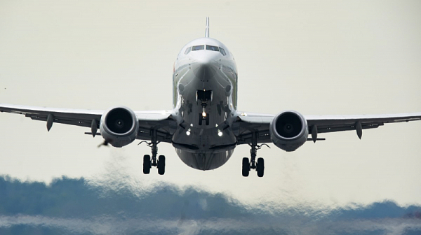 European Air Charter: Птица или твърд предмет вероятно са причинили извънредното кацане на бг-самолет в Италия