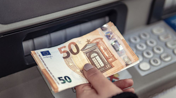 Ще замразят ли заплатите до редовния бюджет?