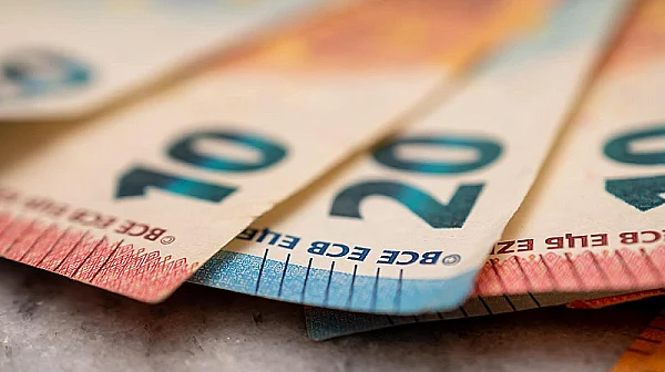 Средният осигурителен доход за февруари 2026 година е 1005,28 евро, съобщава НОИ