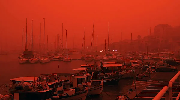 Червен прах от Сахара закри видимостта и блокира остров Крит