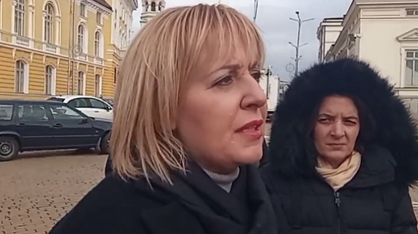 Манолова на протеста: Натискът върху корумпирания Борисов не трябва да спира