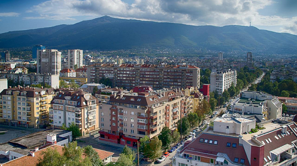 Евростат: Българските жилища са студени и пренаселени