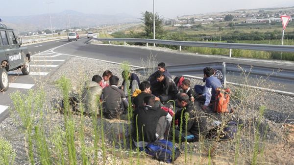 Заради нелегалните мигранти МВР вдига контролни пунктове около Бургас