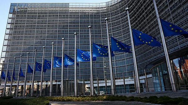 Модулни реактори, домашен ток и 75 млрд. евро: Как ЕК ще бори скъпата енергия